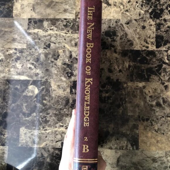 The New Book Of Knowledge 2 B Scholastic Hardcover 2007 - Picture 3 of 10